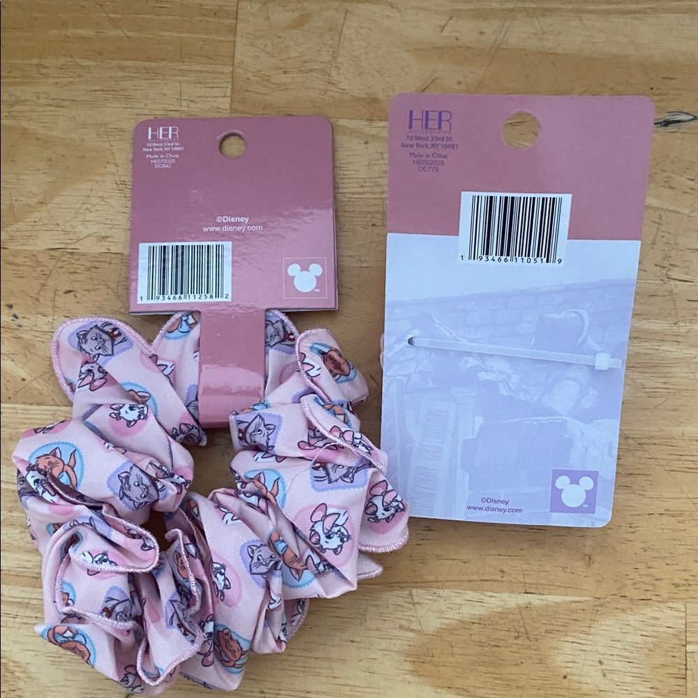 Disney Aristocats Marie hair set - Scrunchie and Claw Clip Hair Set NWT - Picture 3 of 3